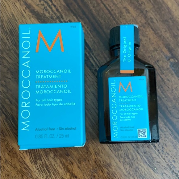 Best offer!! NEW Moroccanoil with Cosmetic Makeup Bag! Only best offers🤩 - Picture 2 of 7